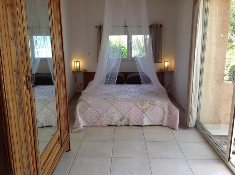 La Coccinelle Aparthotel Île du Levant Exteriör bild