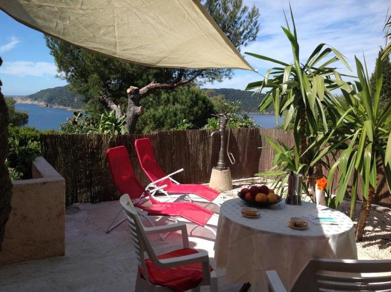 La Coccinelle Aparthotel Île du Levant Exteriör bild